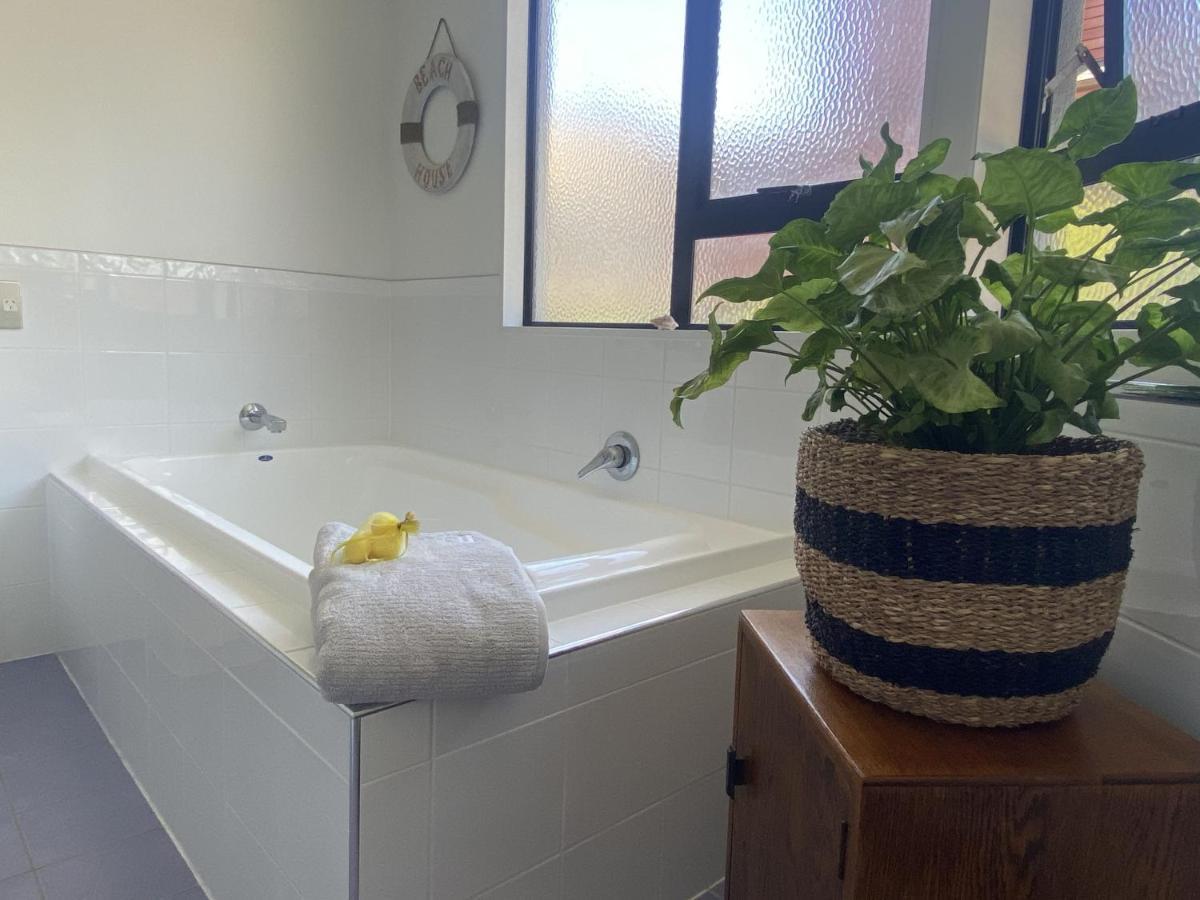 Superb Beachside Location, Private And Tranquil Lägenhet Mount Maunganui Exteriör bild