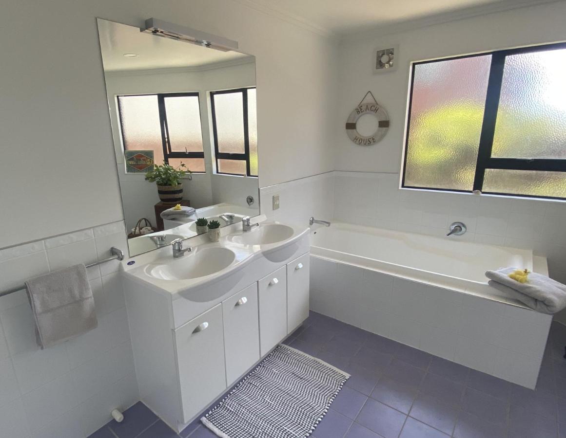 Superb Beachside Location, Private And Tranquil Lägenhet Mount Maunganui Exteriör bild