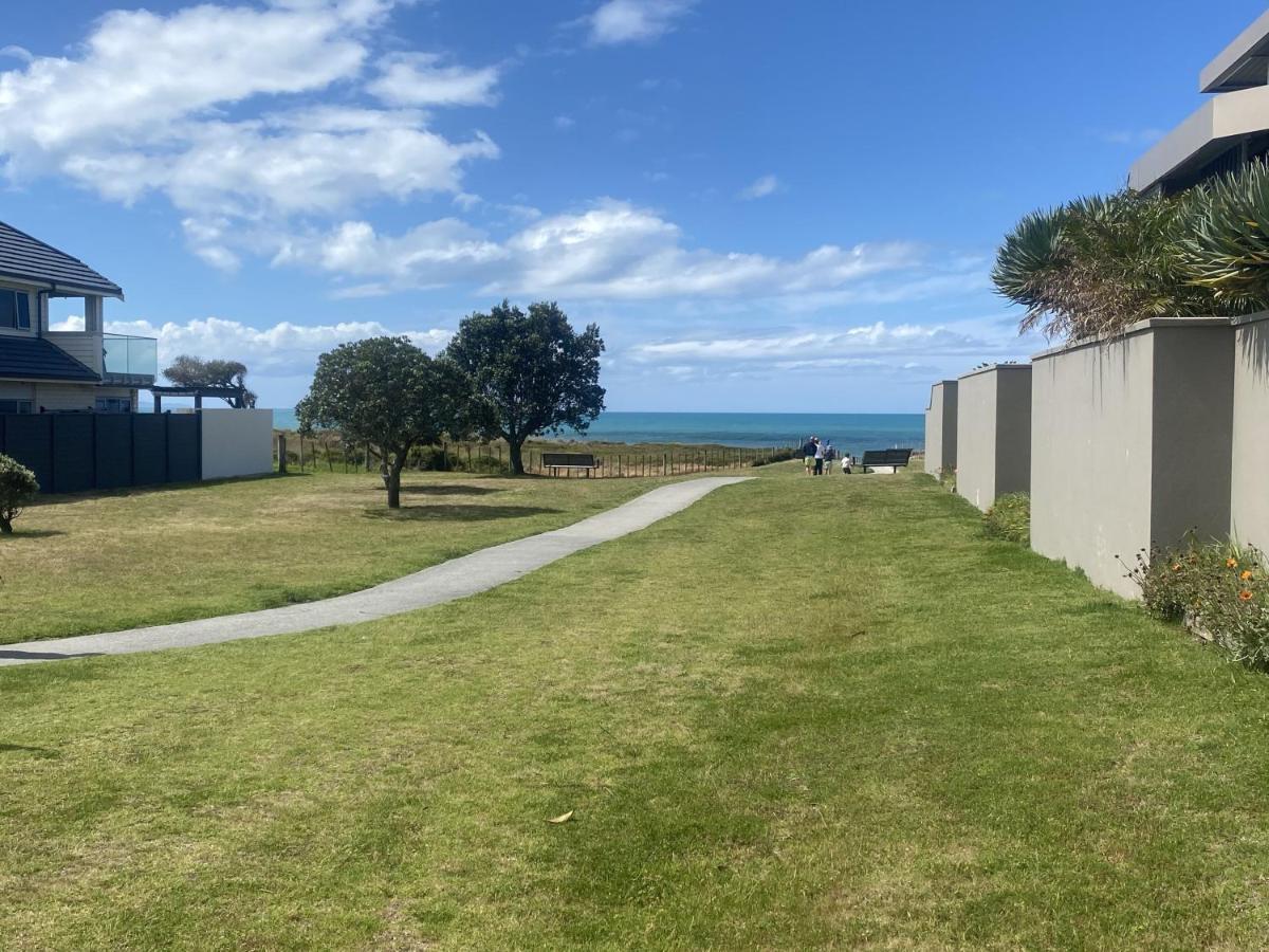 Superb Beachside Location, Private And Tranquil Lägenhet Mount Maunganui Exteriör bild